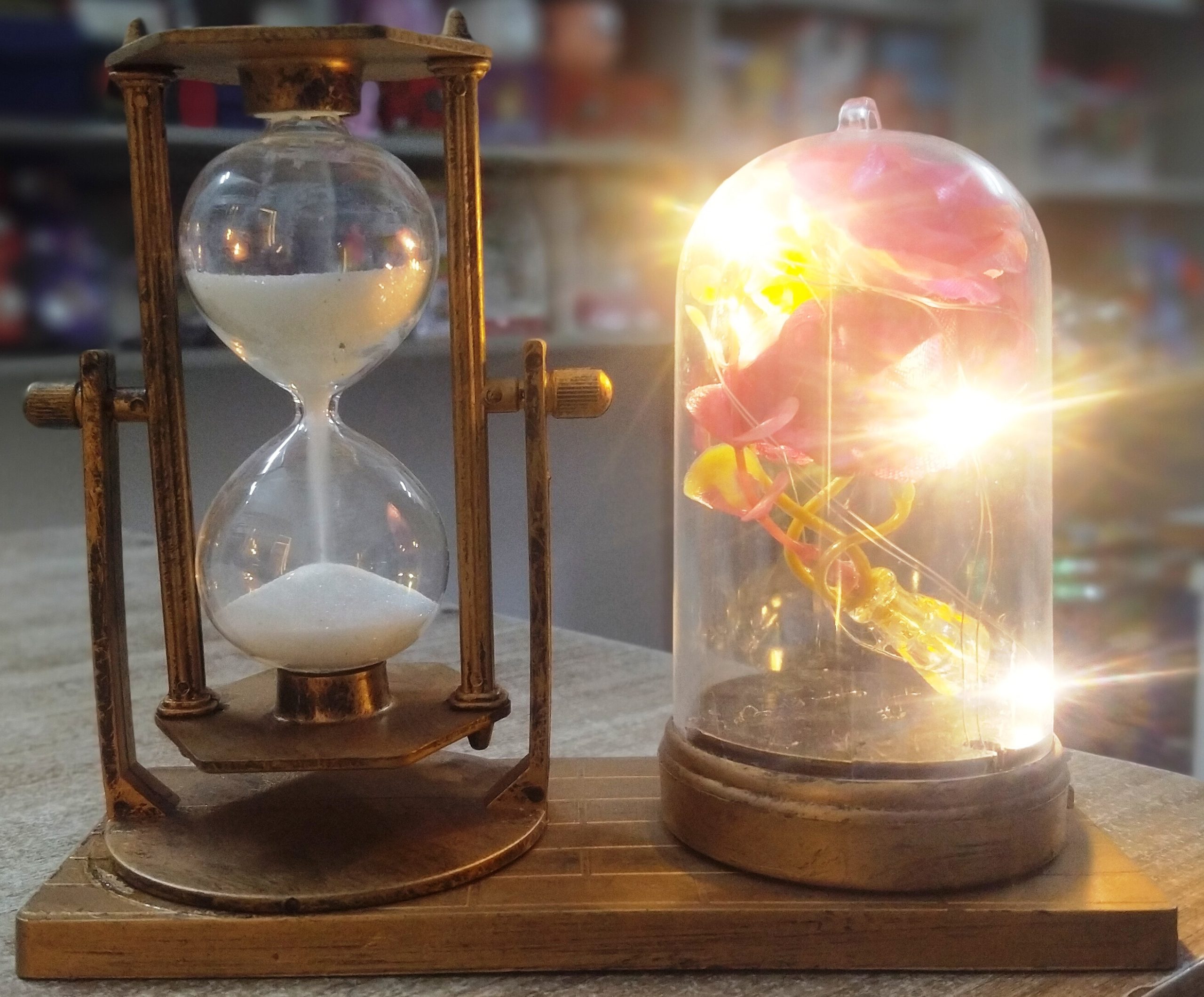 Timeless Rose Hourglass